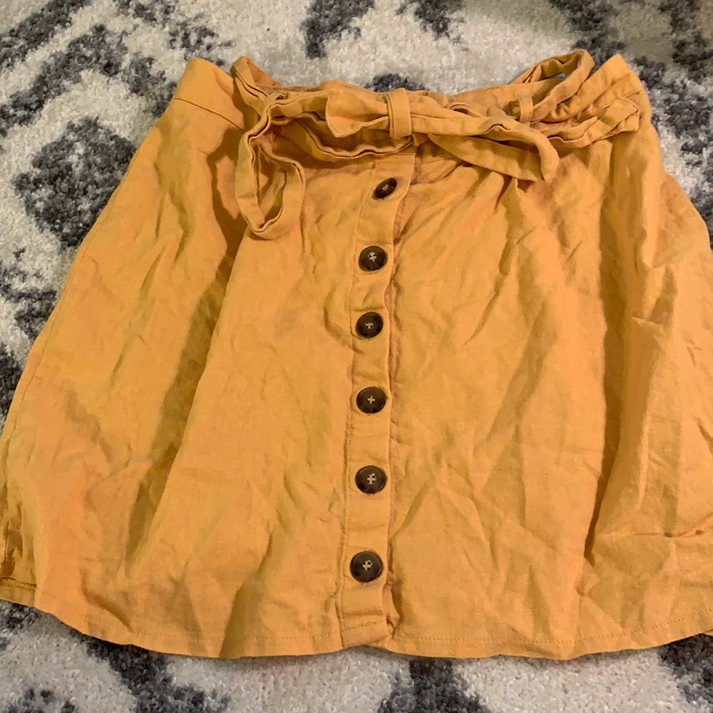 Yellow skirt with buttons & tie